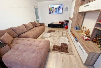 Apartament 3 camere de vanzare decomandat Inel 2