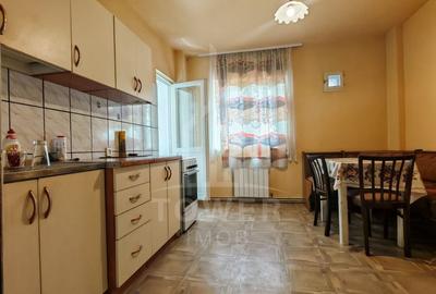 Apartament cu 4 camere decomandat, mobilat în Central