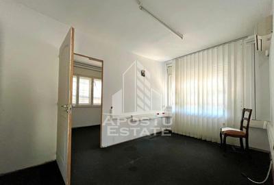 Casa cu 5 camere, 2 bai, pretabila pentru birouri. Girocului - 3