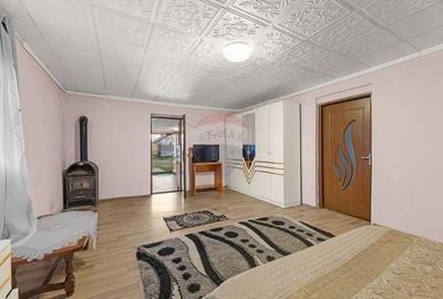 Casă cu 4 camere cu Teren 2056 Mp în Iratoșu - 4