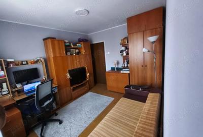 Apartament cu 3 camere decomandat în Colentina