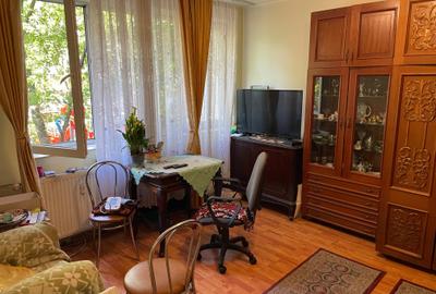Apartament cu 3 camere semidecomandat în P-ța Unirii