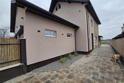 Apartament cu 6 camere decomandat în Izvorani - 21