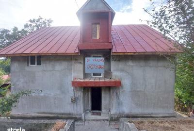 Casă cu 4 camere cu Teren 240 Mp în Central - 2
