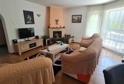 Casa, zona Tractorul - 13
