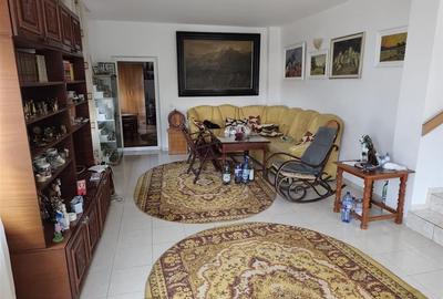 Proprietate spatioasa de vanzare in Gaesti, Dambovita - ideala pentru locuit sau - 2