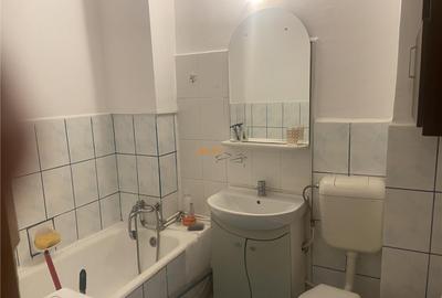 Garsoniera , zona B-dul Independentei , et 2 , 32 mp , decom - 8