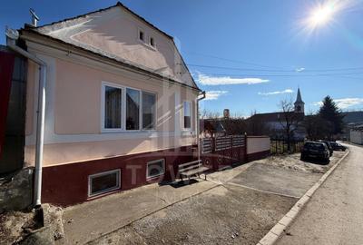 Casă individuală cu 3 camere cu Canalizare în Central - 1