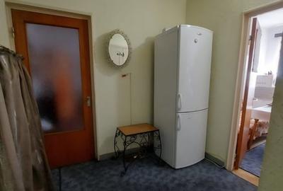 Apartament cu 3 camere semidecomandat, mobilat în Micro 5 - 11