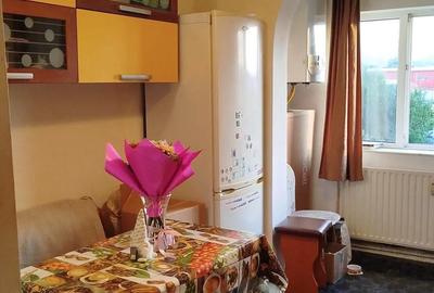 Apartament cu 2 camere decomandat în Triaj