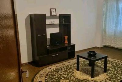 Garsonieră decomandată în Apărătorii Patriei