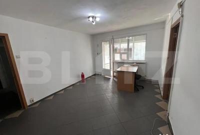 Spațiu comercial, de 80 mp, în Central - 4
