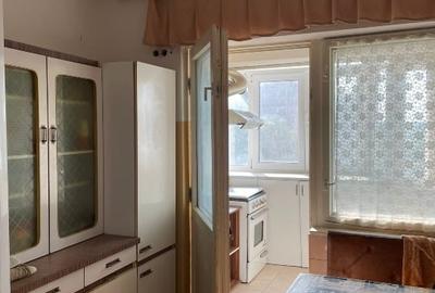 Apartament cu 3 camere decomandat în Călărași - 2