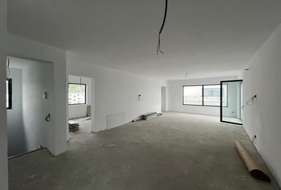 Apartament cu 5 camere decomandat, mobilat în Exterior Vest