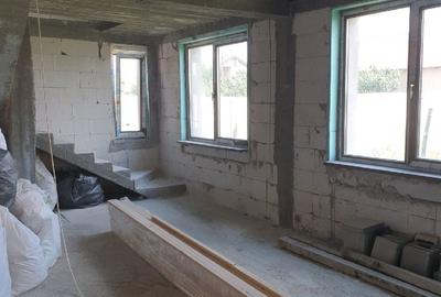 Casă cu 4 camere cu Teren 300 Mp în Poiana - 5