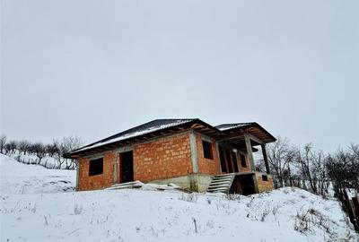 Casă cu 5 camere cu Teren 908 Mp în Bârnova - 2