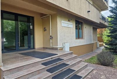 De inchiriat BIROU/CABINET/ap. spatios, 2 cam, 100m2 (8.5Eur/mp) , loc parcare - 2