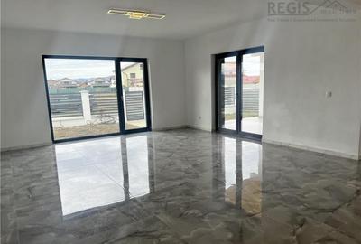 Casă cu 4 camere cu Canalizare în Cristian - 4