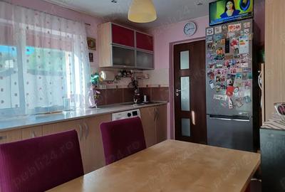 De vanzare vila S+P+1 ( 2 apartamente tip duplex) 7camere, 2 bai. - 7