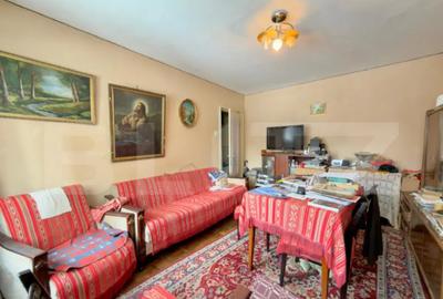 Apartament cu 3 camere semidecomandat în Craiovița Nouă