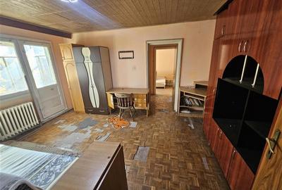 Apartament cu 2 camere semidecomandat, mobilat în Micro I - 10