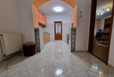 Zona Neagoe Voda- bloc din anul 1989- 2 camere decomandate- - 1