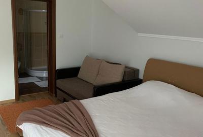 Casă cu 4 camere cu Teren 550 Mp în Central - 1