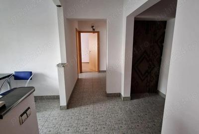Apartament cu 3 camere decomandat în Central - 3
