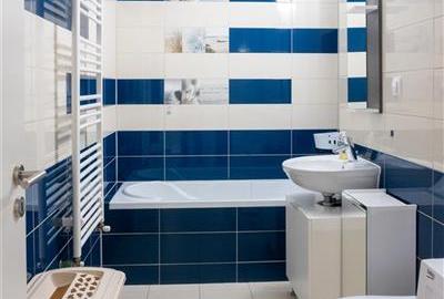 Apartament cu 3 camere decomandat, mobilat în Tractorul - 4