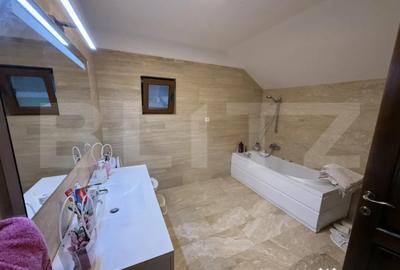 Casă cu 7 camere cu Teren 3173 Mp în Central - 3