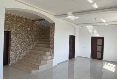 Casă cu 4 camere cu Teren 1000 Mp în Central - 7