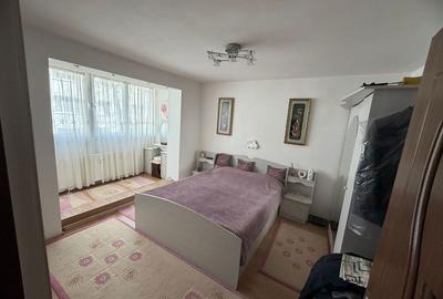 Apartament cu 4 camere decomandat în Berceni