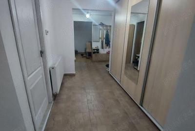 Vanzare apartament 3 camere, zona micro 6 - Targoviste - 2