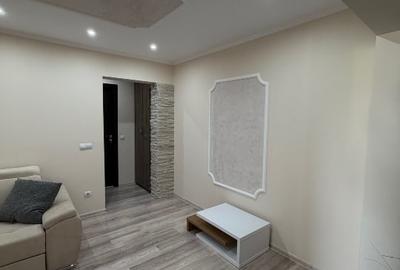 Apartament cu 3 camere decomandat, mobilat în Central