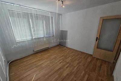 Resita, 2 Cam. Cf. 1, Et. 1, Bulevard, Micro 1 - 6