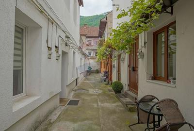 Apartament cu 2 camere semidecomandat, mobilat în Centrul Istoric