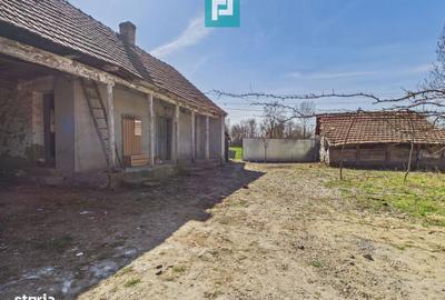 Casă cu 4 camere cu Teren 6000 Mp în Central