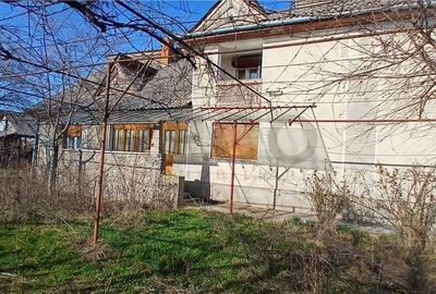 Casă cu 5 camere cu Teren 500 Mp în Oșorhei