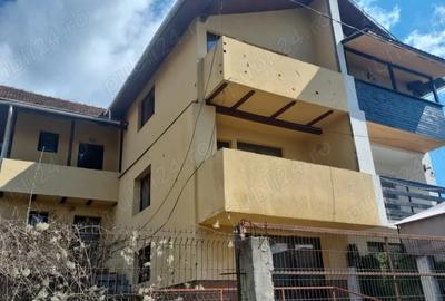 Vila P+1 cu 5 camere si garaj + teren 433mp - 1