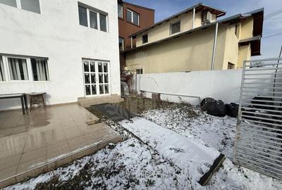 Spațiu comercial, de 240 mp, în Central - 3