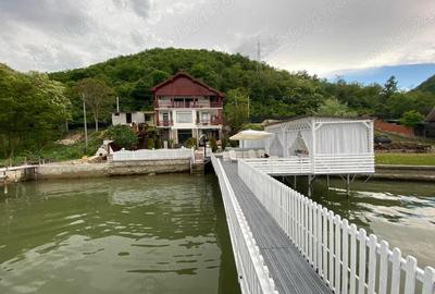 Casă cu 8 camere cu Teren 350 Mp în Eșelnița - 8