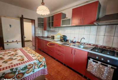Apartament cu 3 camere decomandat în Ștefan Vodă - 2