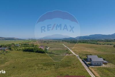 Teren de 2700 mp, în Central - 15