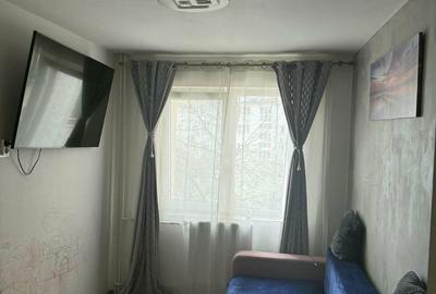 Apartament cu 3 camere semidecomandat în Central