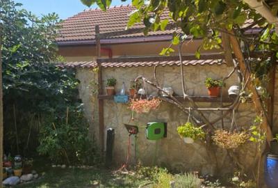 Casă cu 4 camere cu Teren 340 Mp în Trocadero - 1