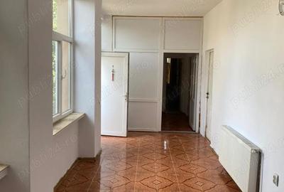 Casă cu 3 camere cu Teren 2877 Mp în Dolaț - 9