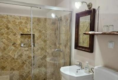 Casă cu 8 camere cu Teren 1200 Mp în Central - 8