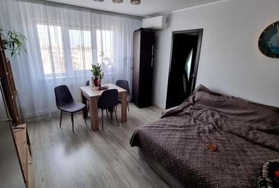 Apartament cu 3 camere semidecomandat, mobilat în Casa de Cultură - 1
