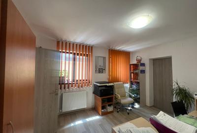 Casa la sol, renovata ,caramida, pentru locuit sau spatiu birouri, zona  buna - 12
