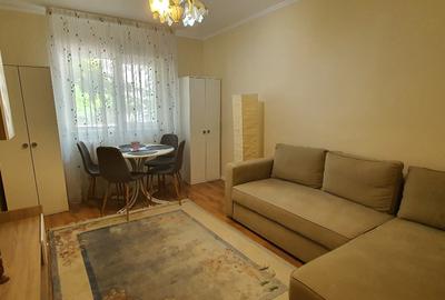 Garsonieră decomandată în Tei